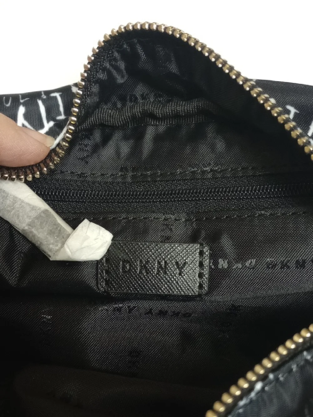 🆕 DKNY NEW YORK CITY BLACK NYLON SMALL COSMETIC BAG WITH MULTICOLOR GRAFFITI